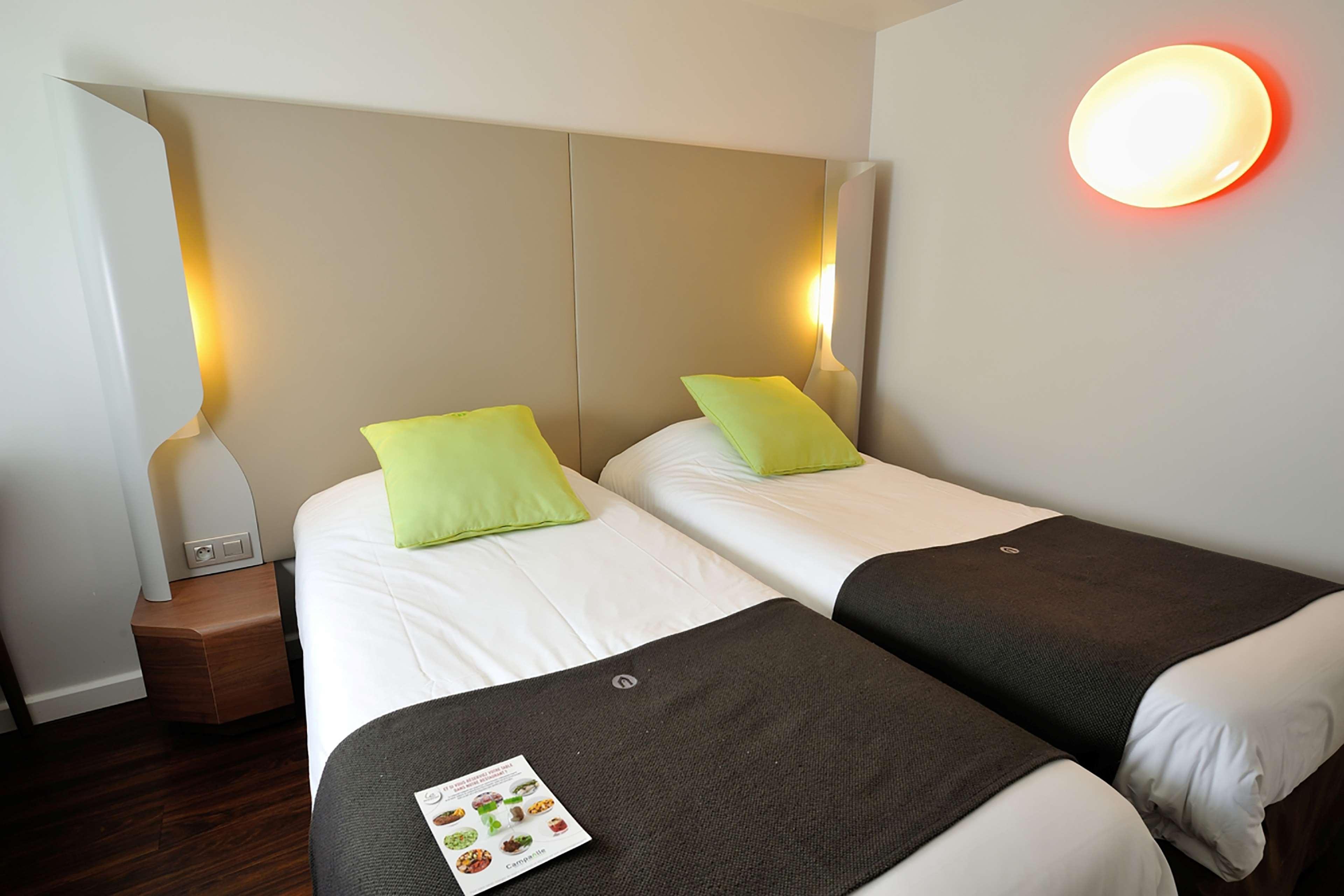Campanile Centre Sortie 21 Sur A7 A9 Hotel