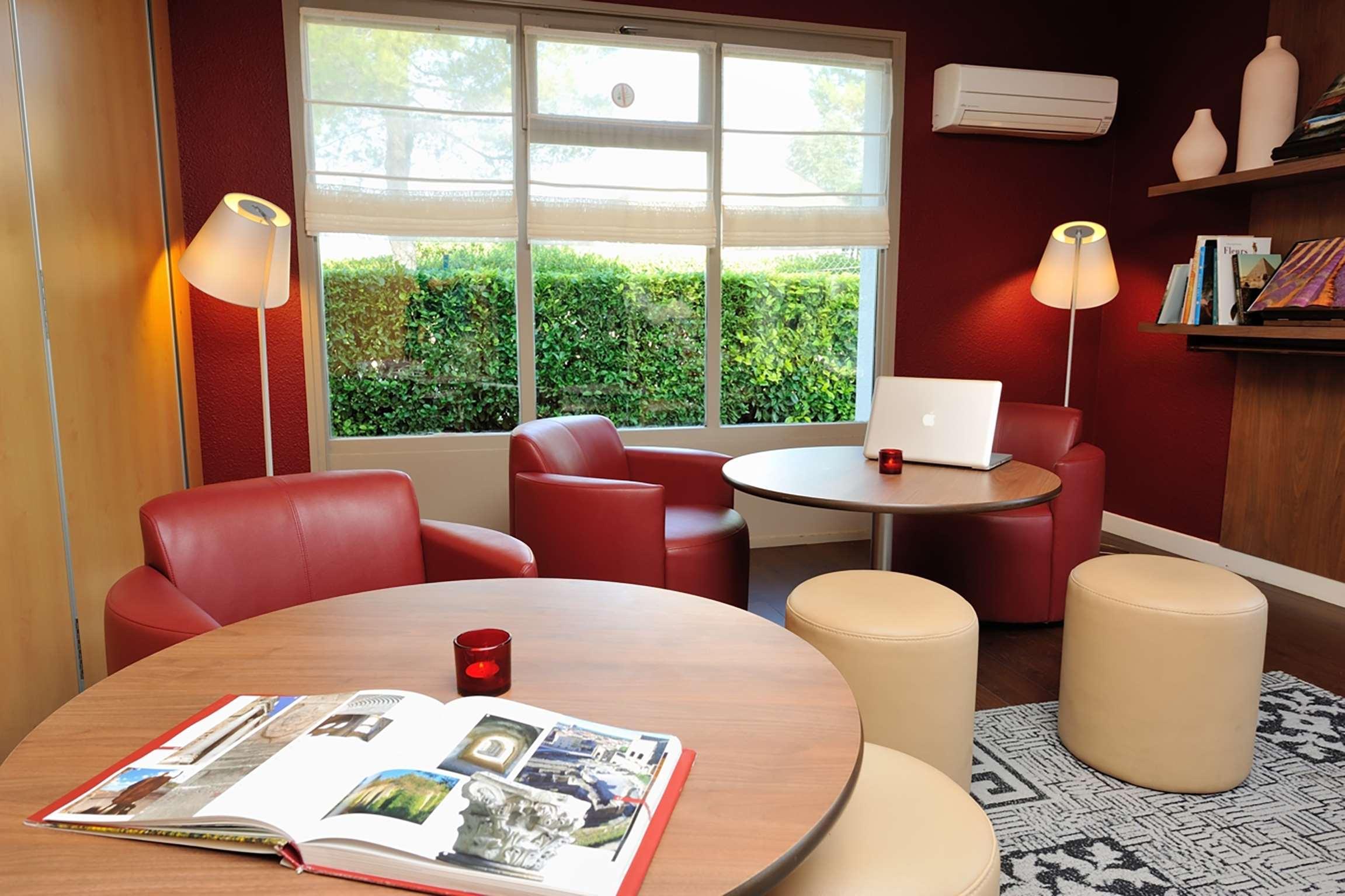 Campanile Centre Sortie 21 Sur A7 A9 Hotel 3*