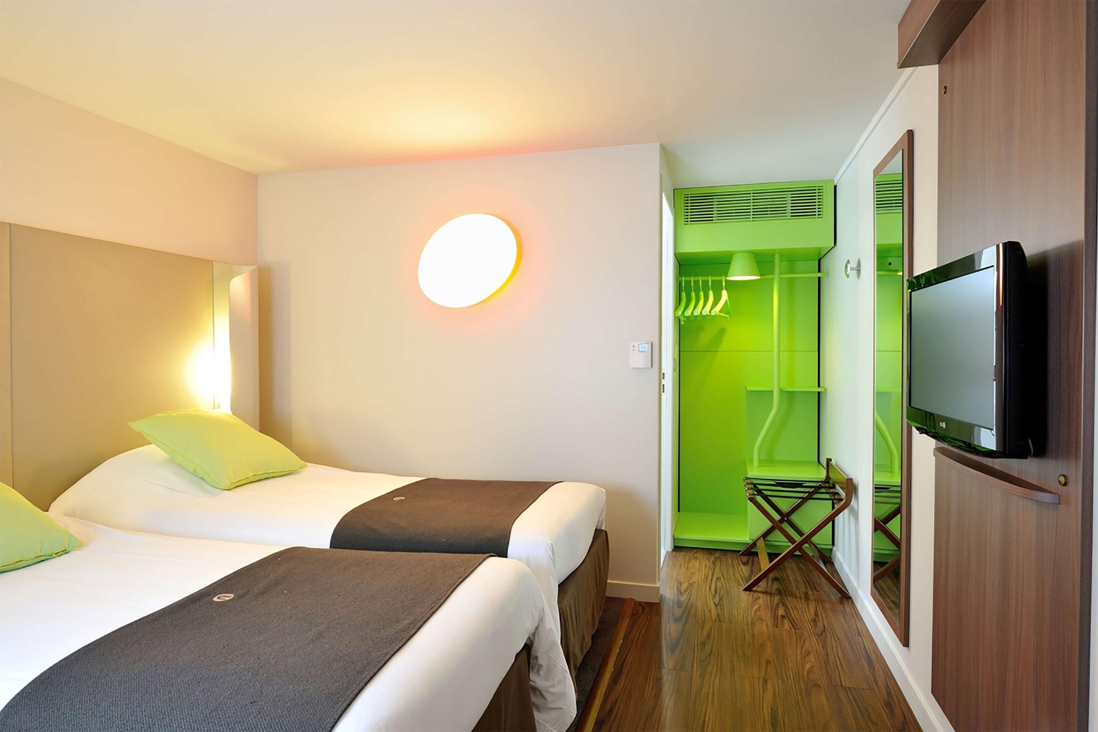 Campanile Centre Sortie 21 Sur A7 A9 Hotel 3*